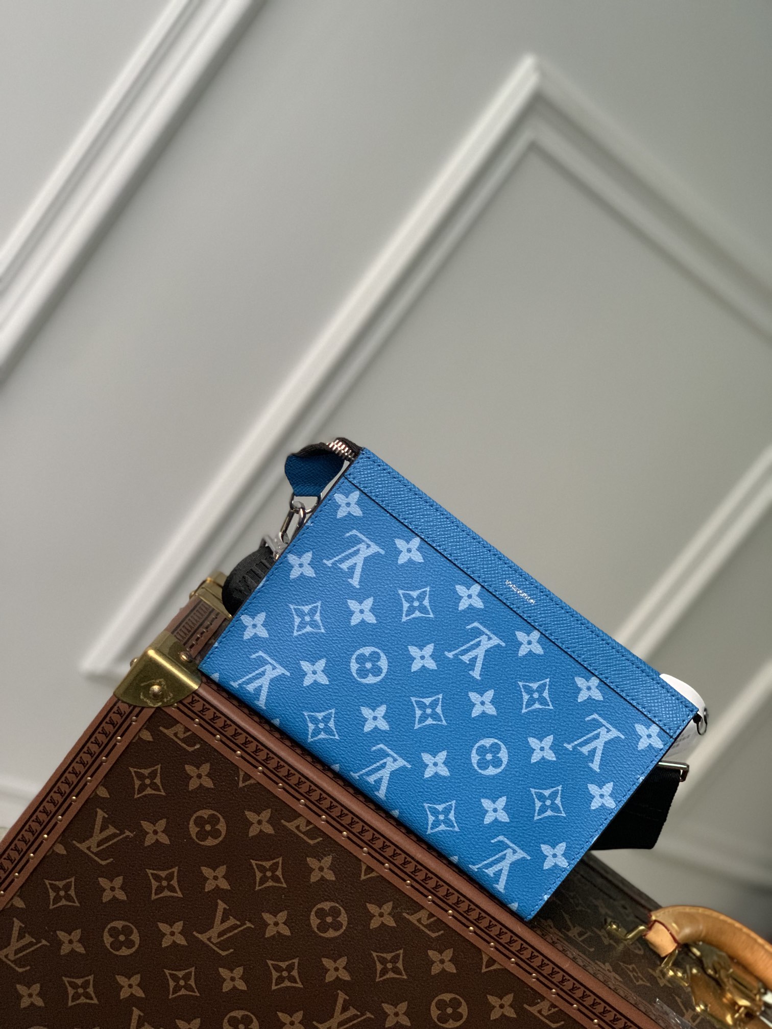 l**is V*t*n alpha wearable bag-m22481-18.5 x 11.0 x 6.5cm