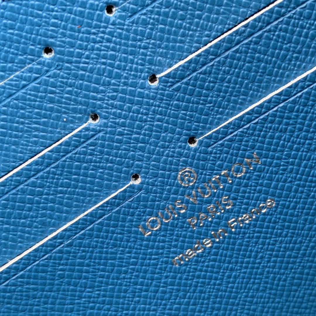 l**is V*t*n pochette accessoires-26x20cm