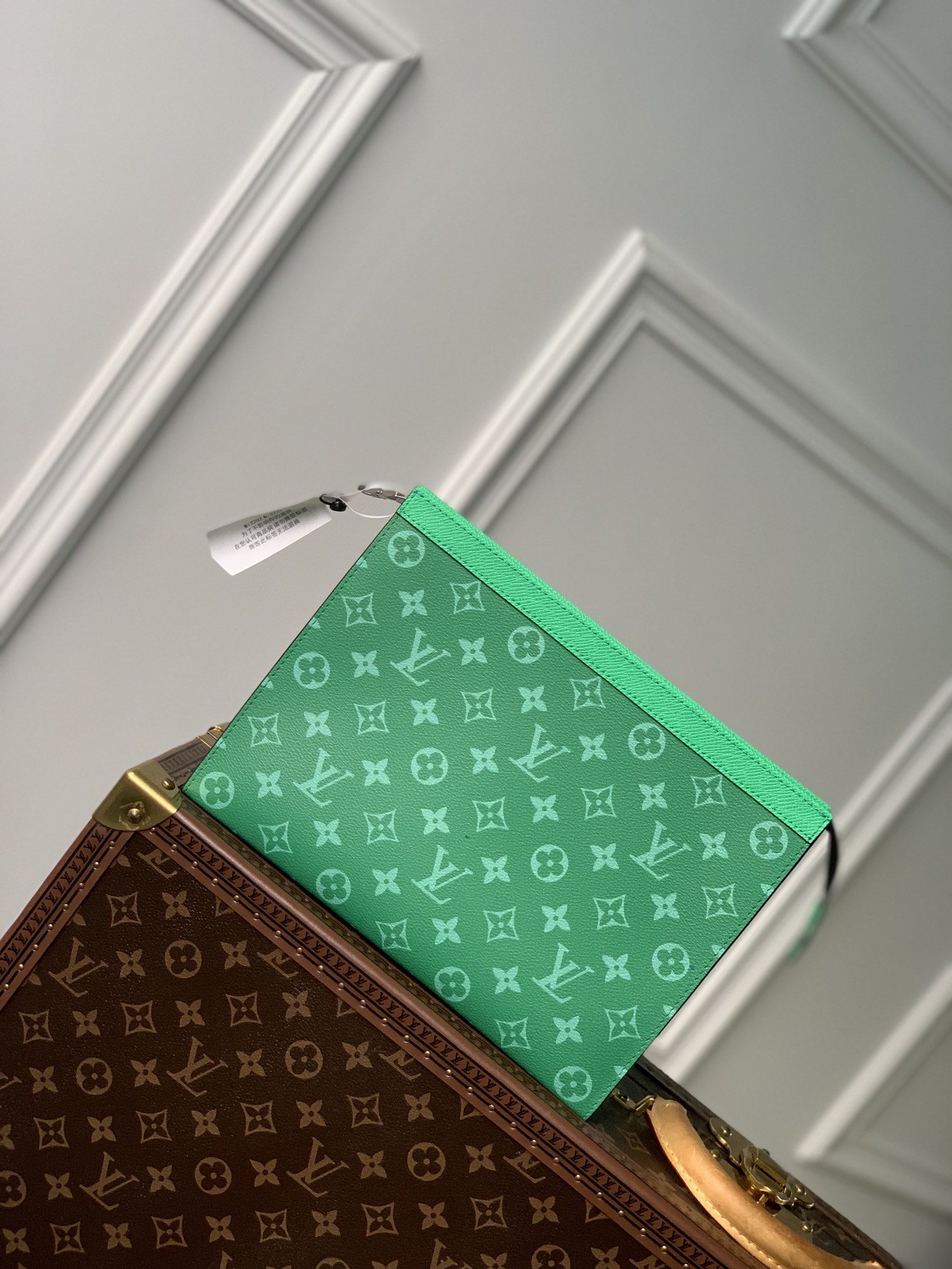 l**is V*t*n pochette accessoires-26x20cm