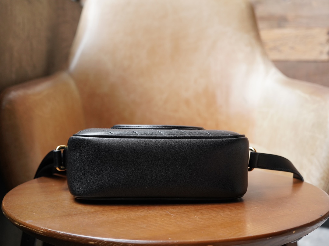 G*u*i blondie shoulder bag-21*15.5*5cm