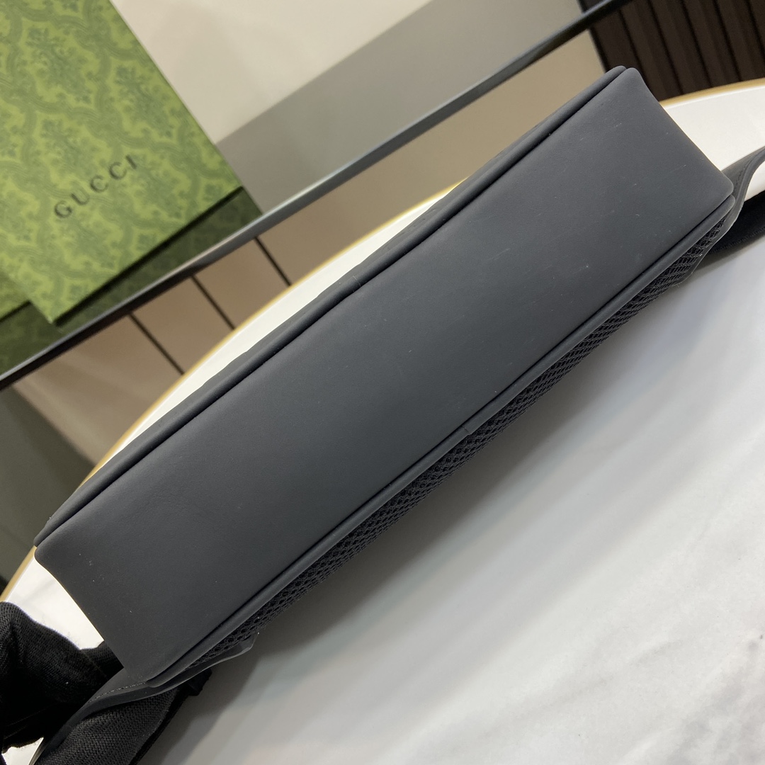 G*u*i waist bag-13*24*5cm