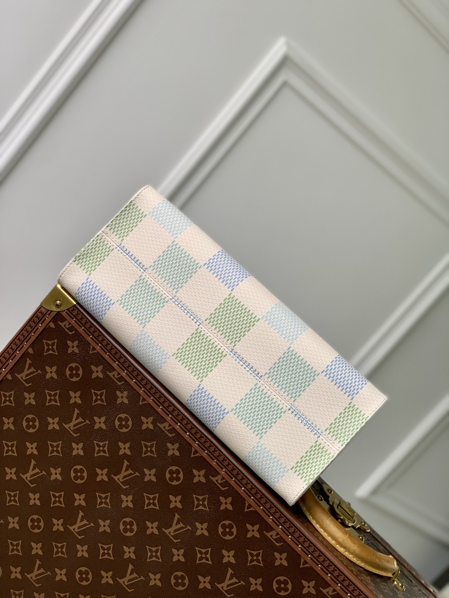 l**is V*t*n onthego handbag-35*27*14cm