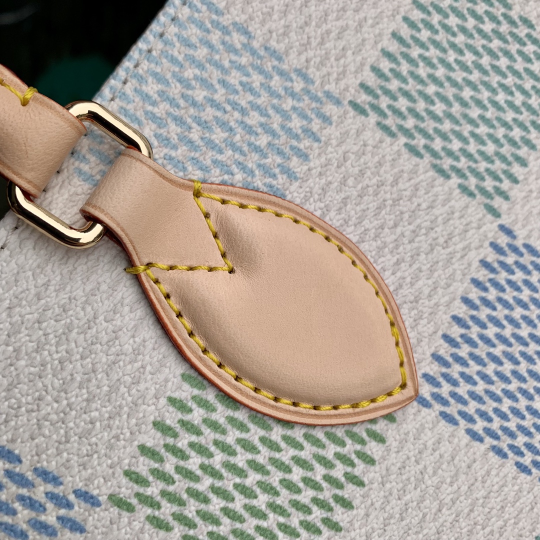 l**is V*t*n onthego handbag-35*27*14cm