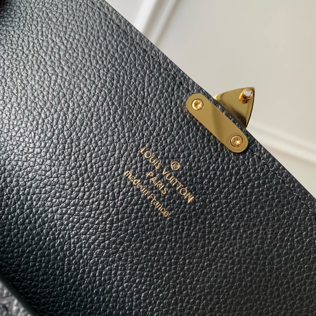 l**is V*t*n wallet-19*11*3cm