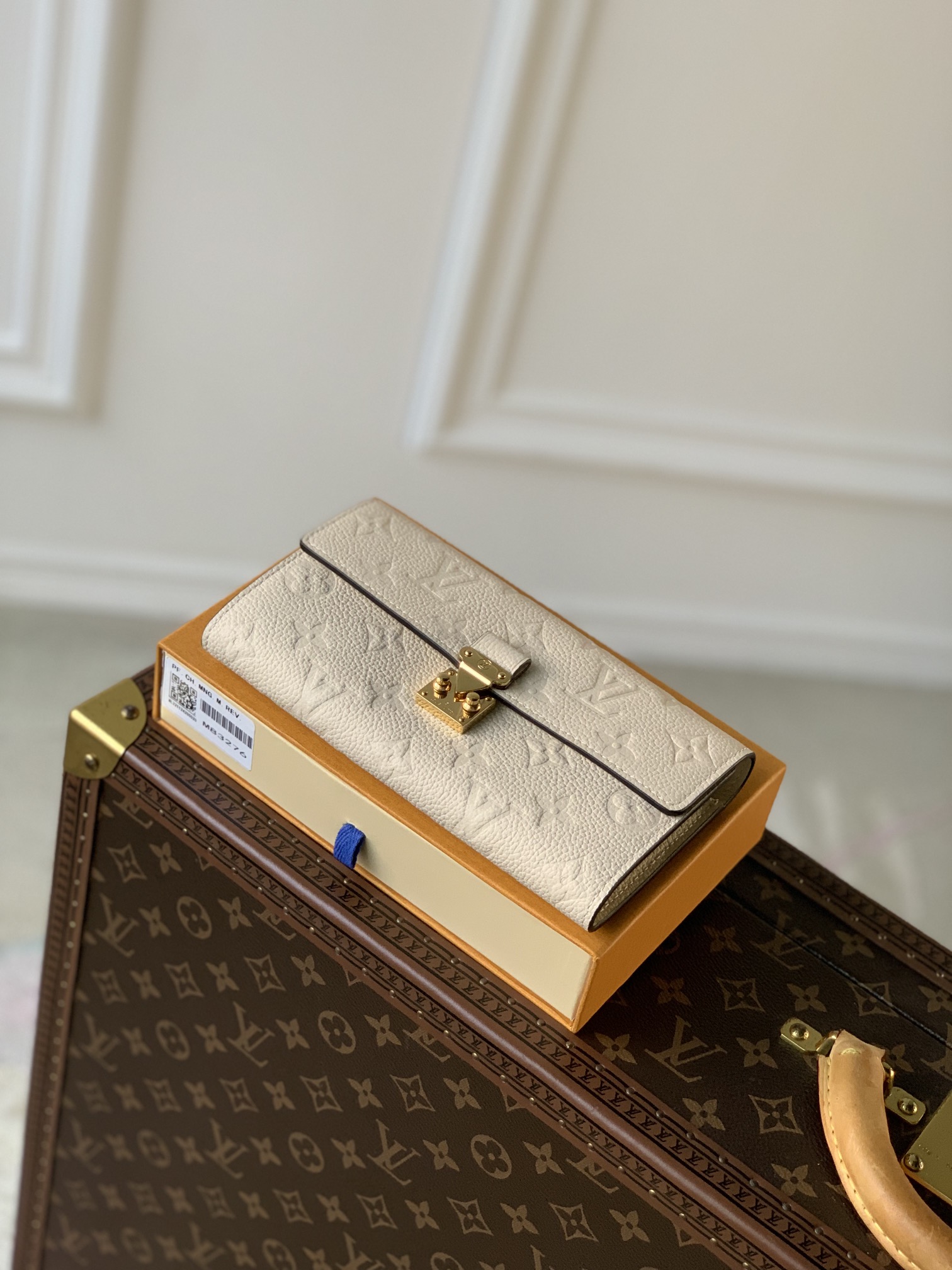 l**is V*t*n wallet-19*11*3cm