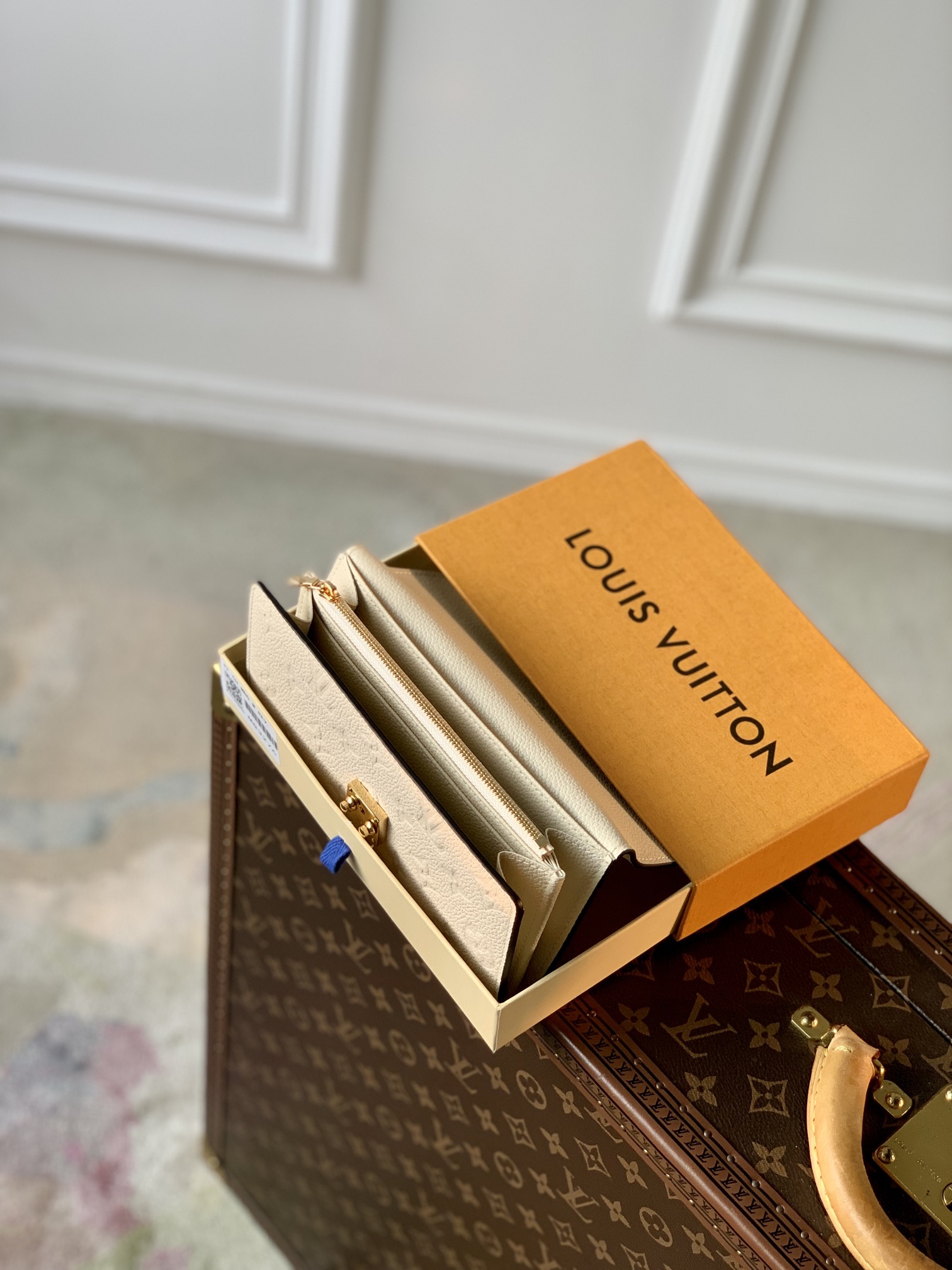 l**is V*t*n wallet-19*11*3cm