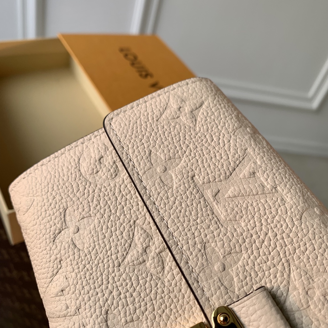 l**is V*t*n wallet-19*11*3cm