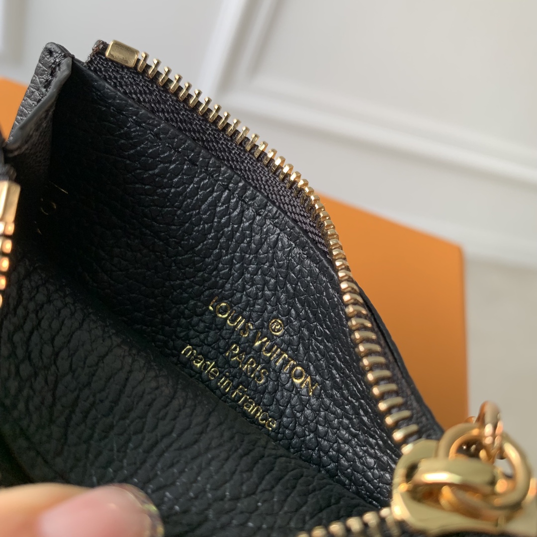 l**is V*t*n wallet-10 x 8.5 x 0.4 cm