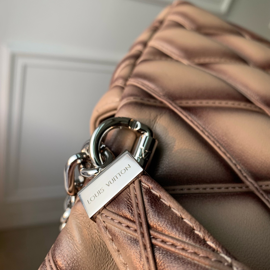 l**is V*t*n go-14 bag-m22891-23.0 x 16.0 x 10cm