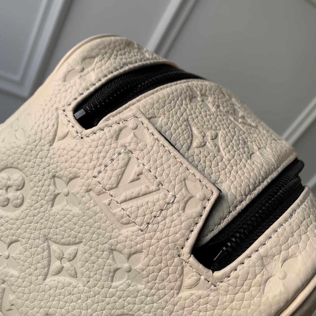 l**is V*t*n locker dopp kit pouch -28 x 15 x 16.5cm