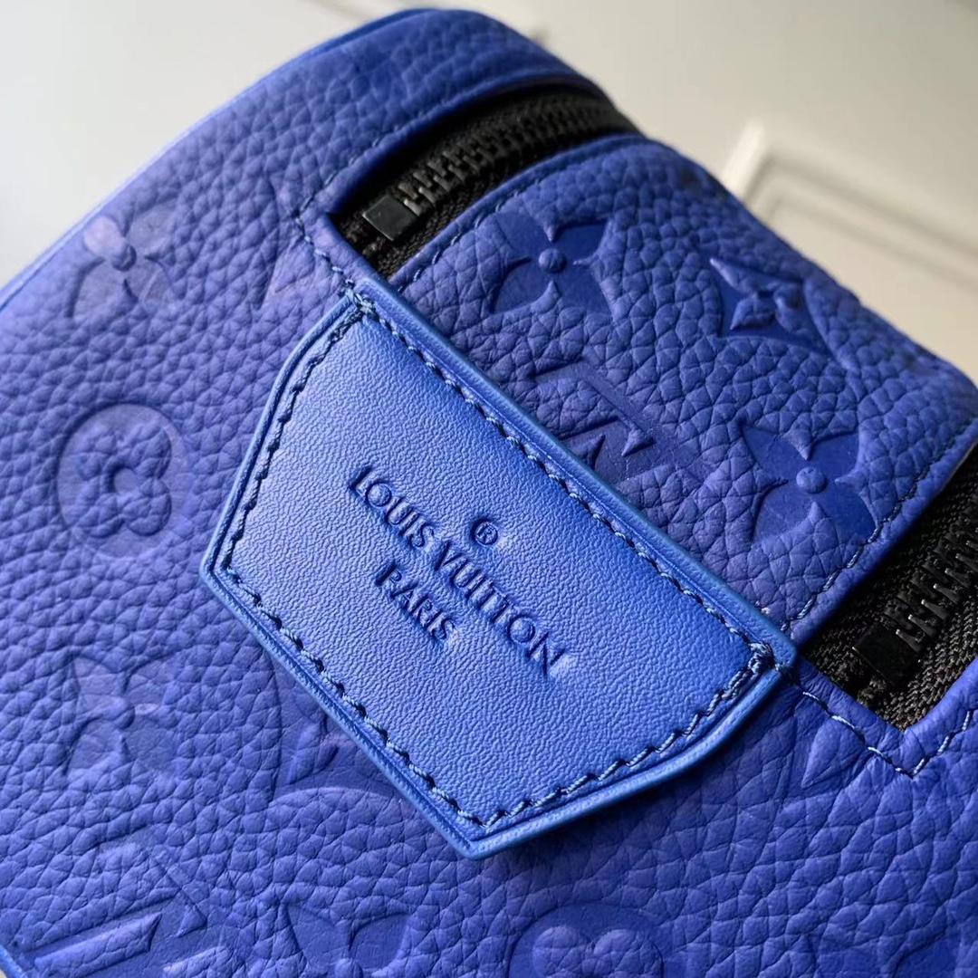 l**is V*t*n locker dopp kit pouch -28 x 15 x 16.5cm