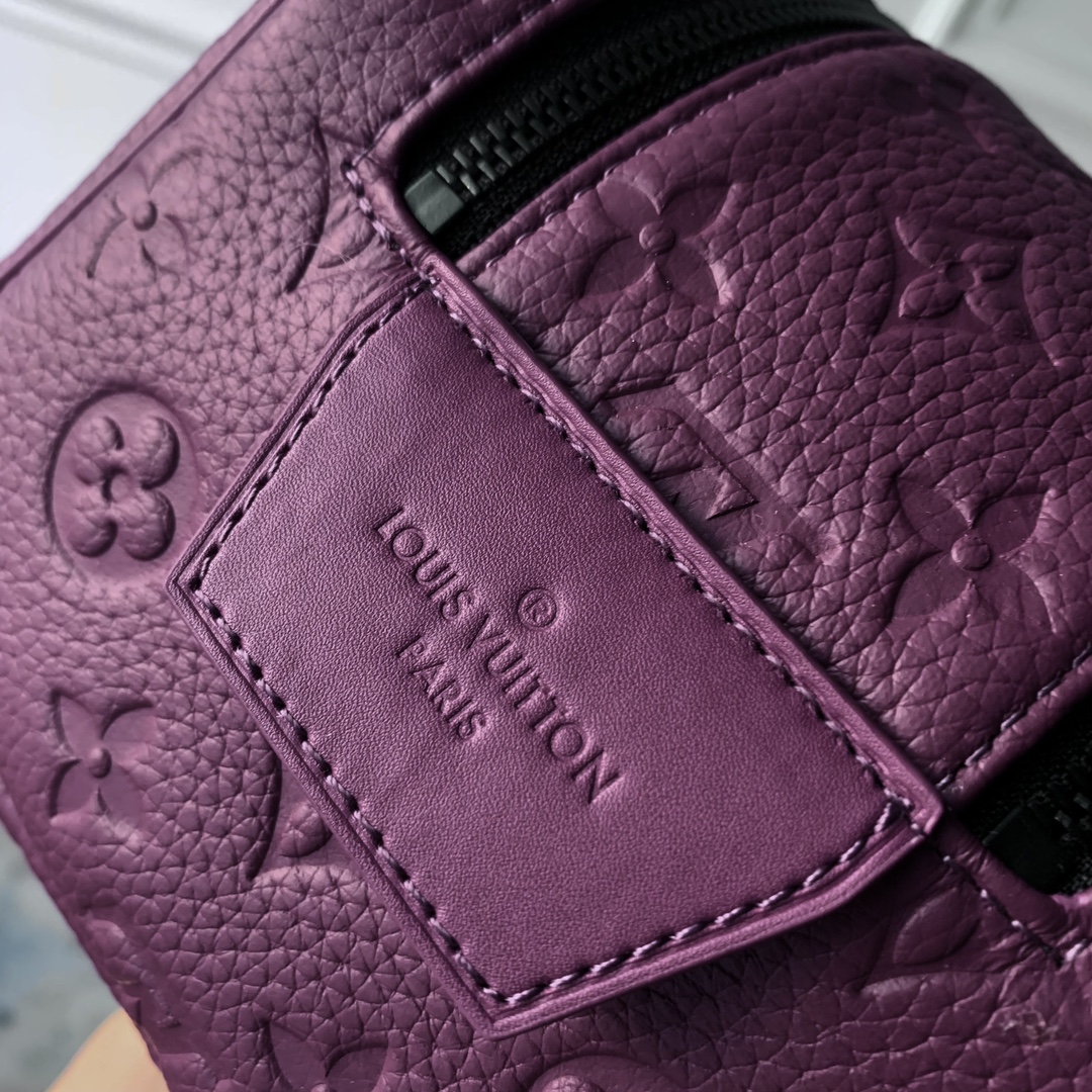 l**is V*t*n locker dopp kit pouch -28 x 15 x 16.5cm