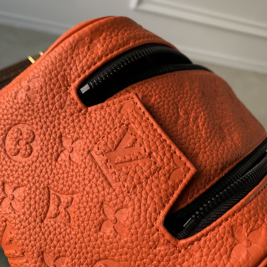 l**is V*t*n locker dopp kit pouch -28 x 15 x 16.5cm