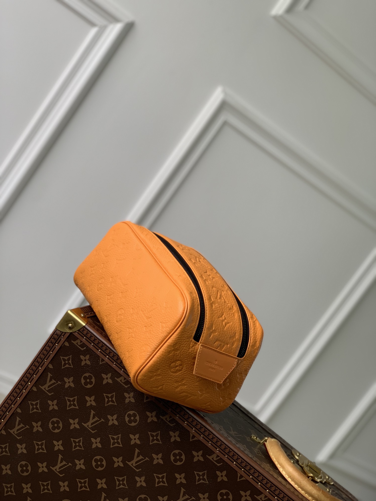 l**is V*t*n locker dopp kit pouch -28 x 15 x 16.5cm