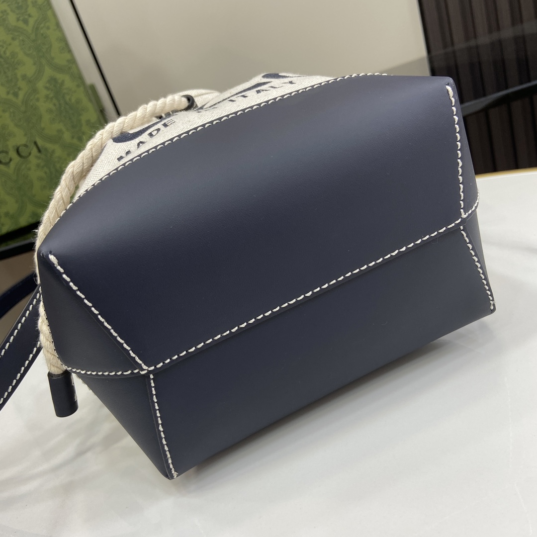 G*u*i backpack-16*21*11cm