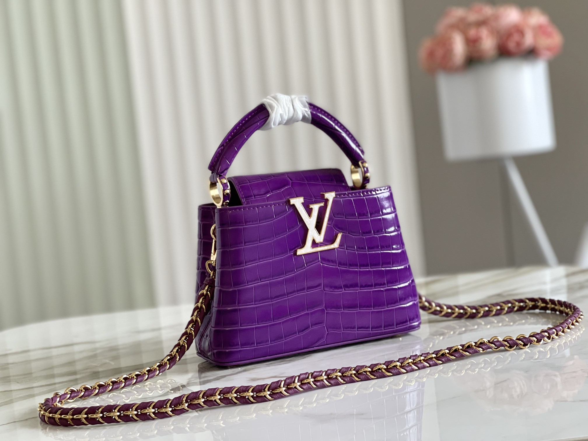 l**is V*t*n capucines handlebag