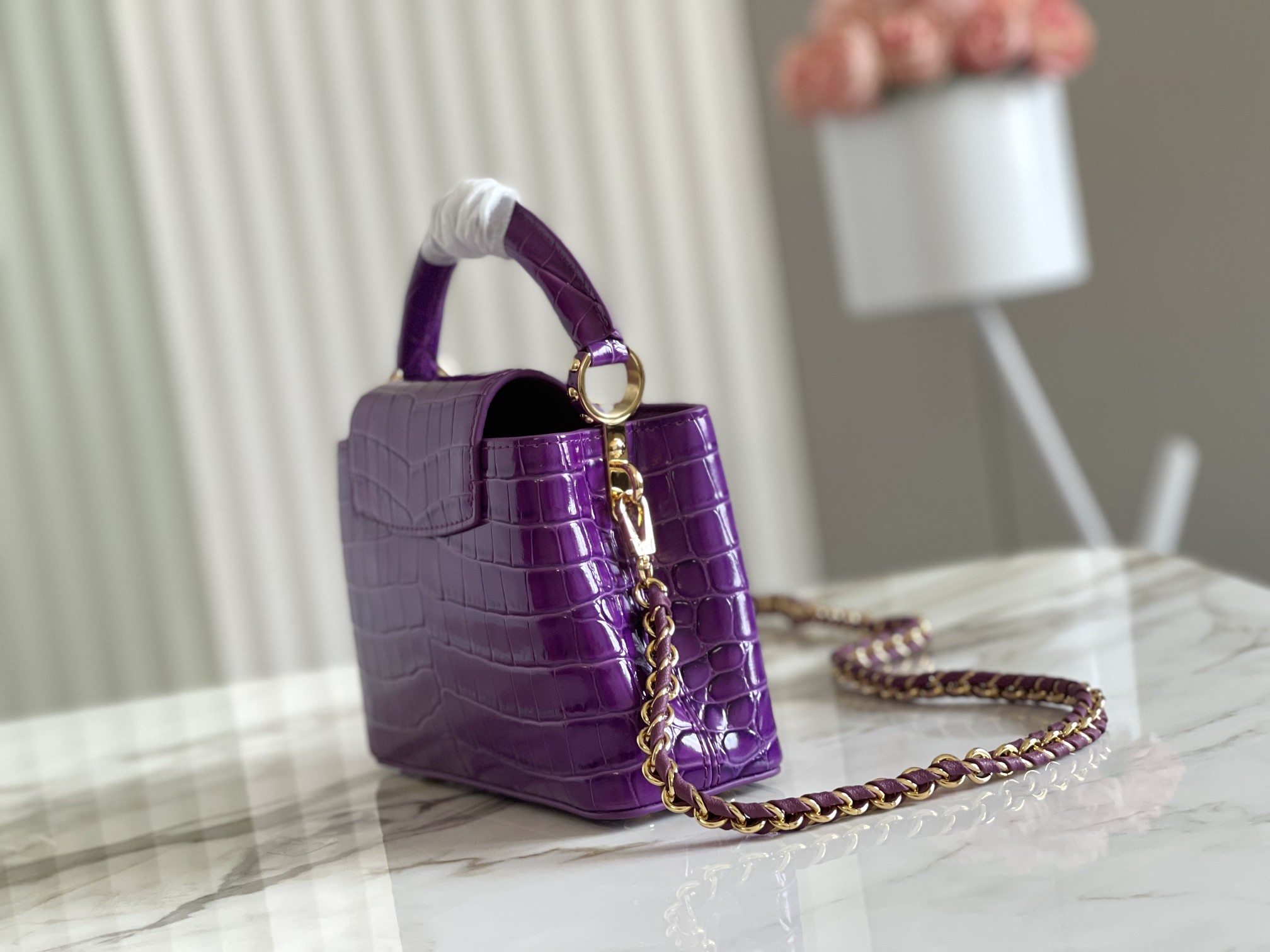 l**is V*t*n capucines handlebag