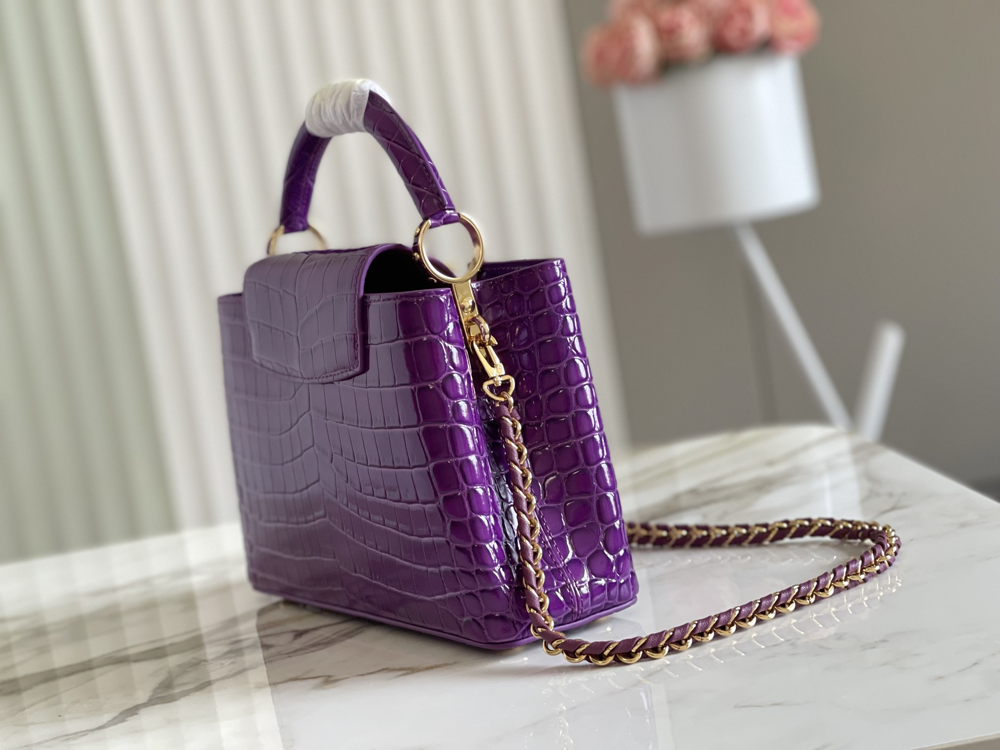 l**is V*t*n capucines handlebag