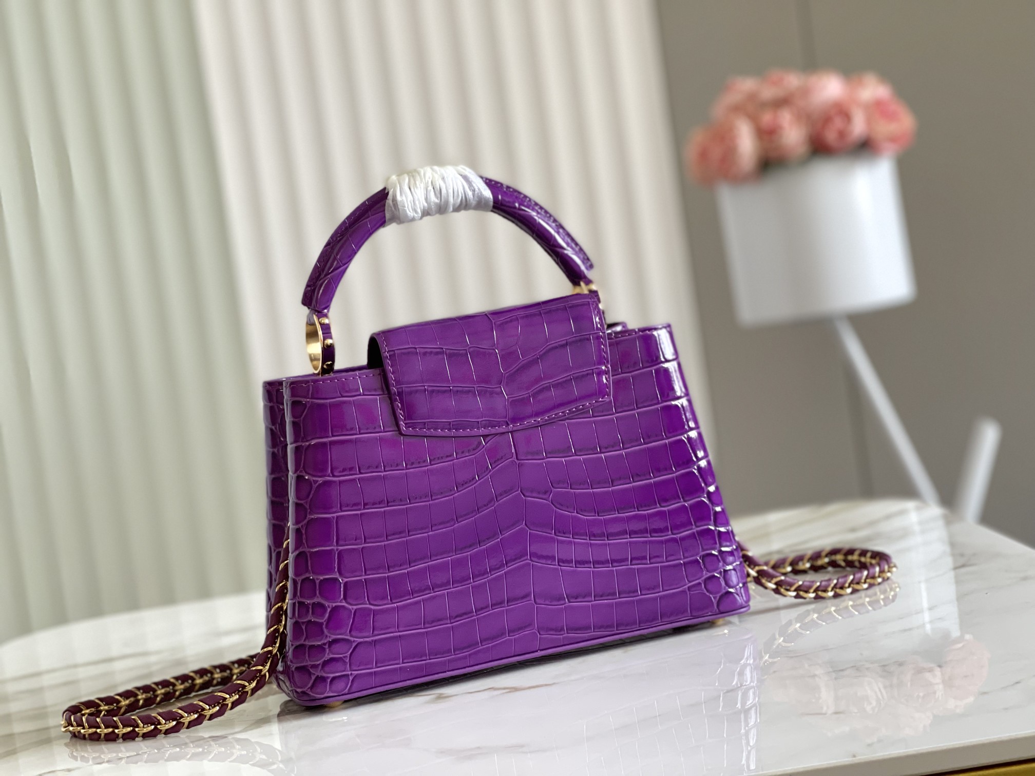 l**is V*t*n capucines handlebag