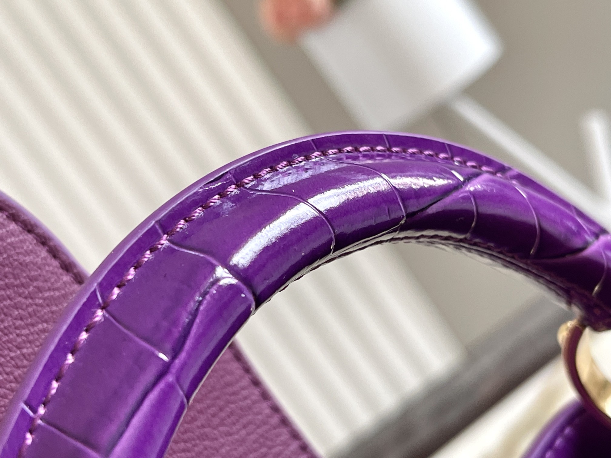 l**is V*t*n capucines handlebag