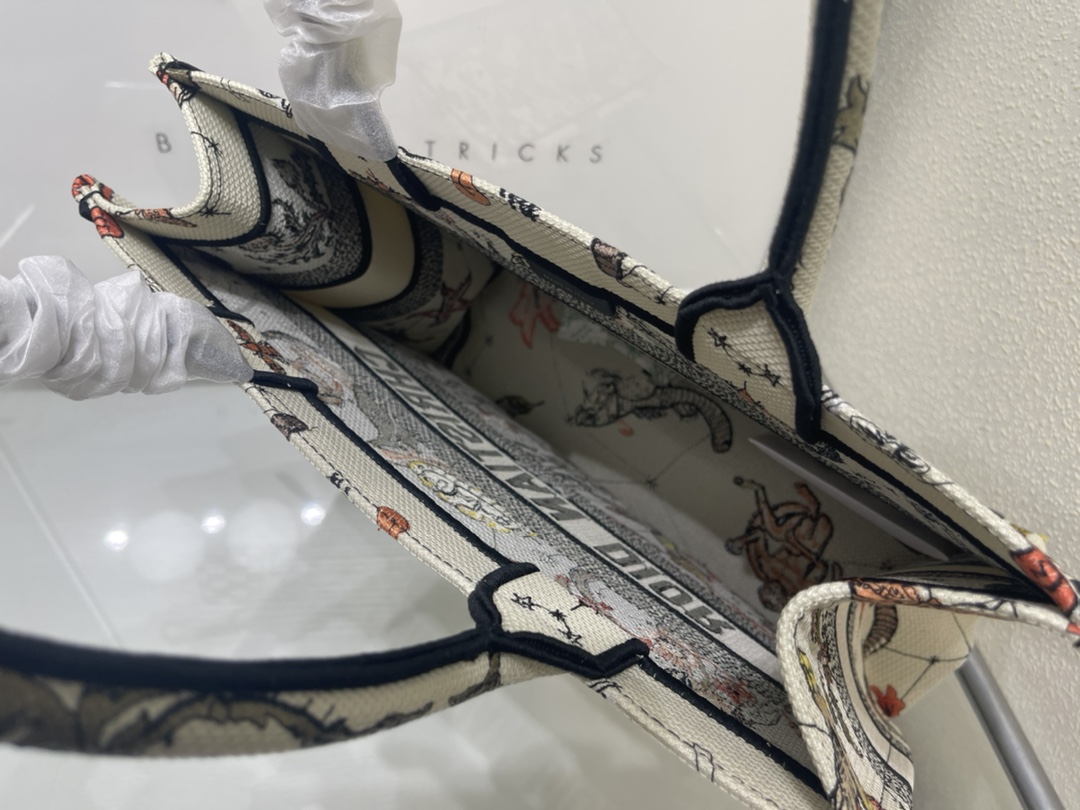 D*or small book tote-36.5cm