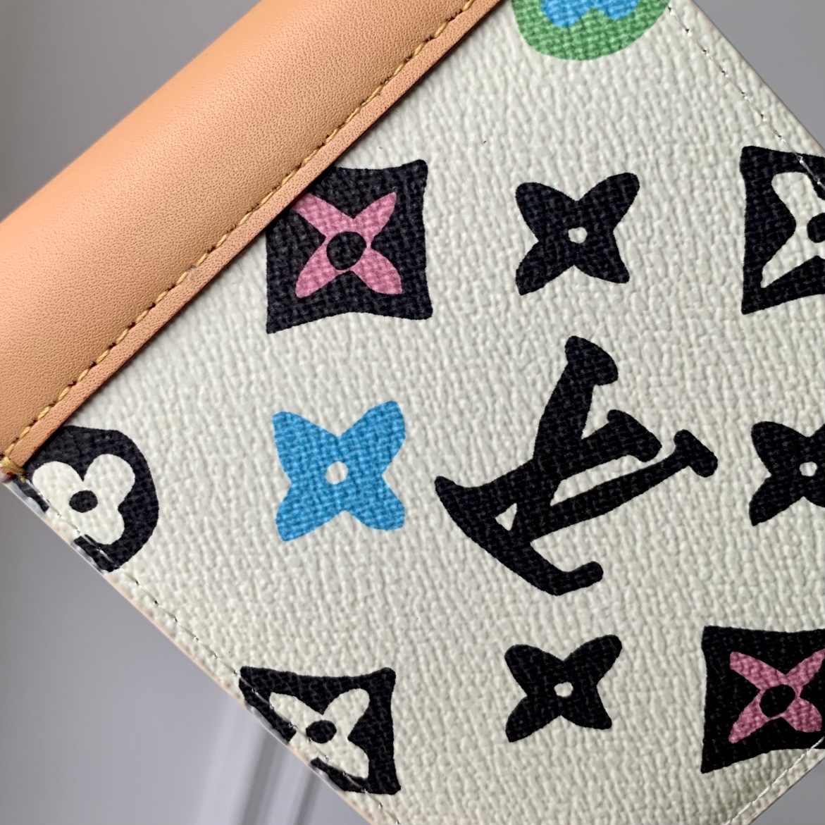 l**is V*t*n multiple wallet-m83334-11.5 x 9 x 1.5 cm