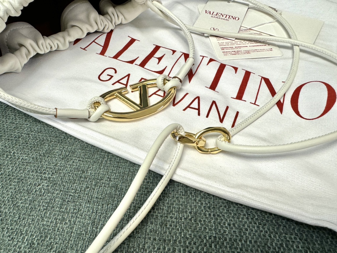 Valentino Garavani Vlogo Pouf Bag-23x19x14CM