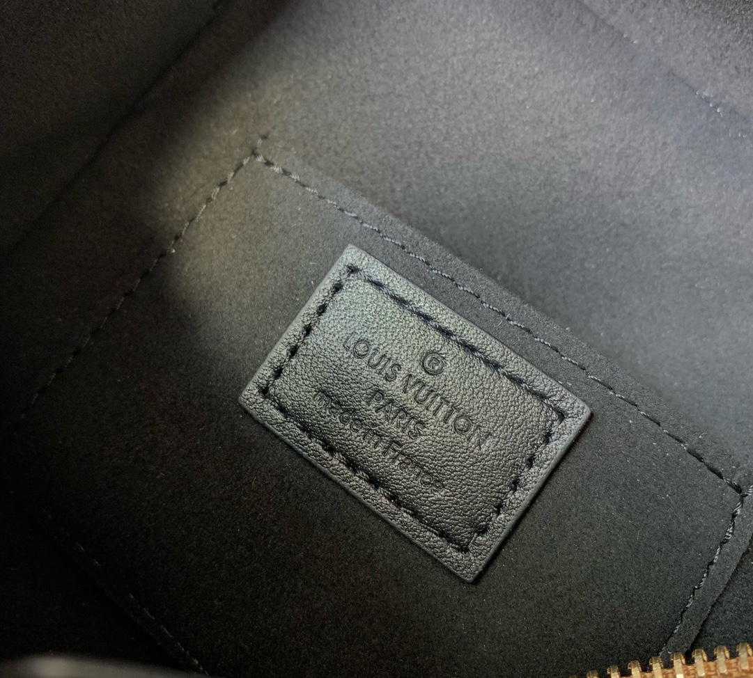 l**is V*t*n just in case bag-m47096-11 x 8 x 2.5cm