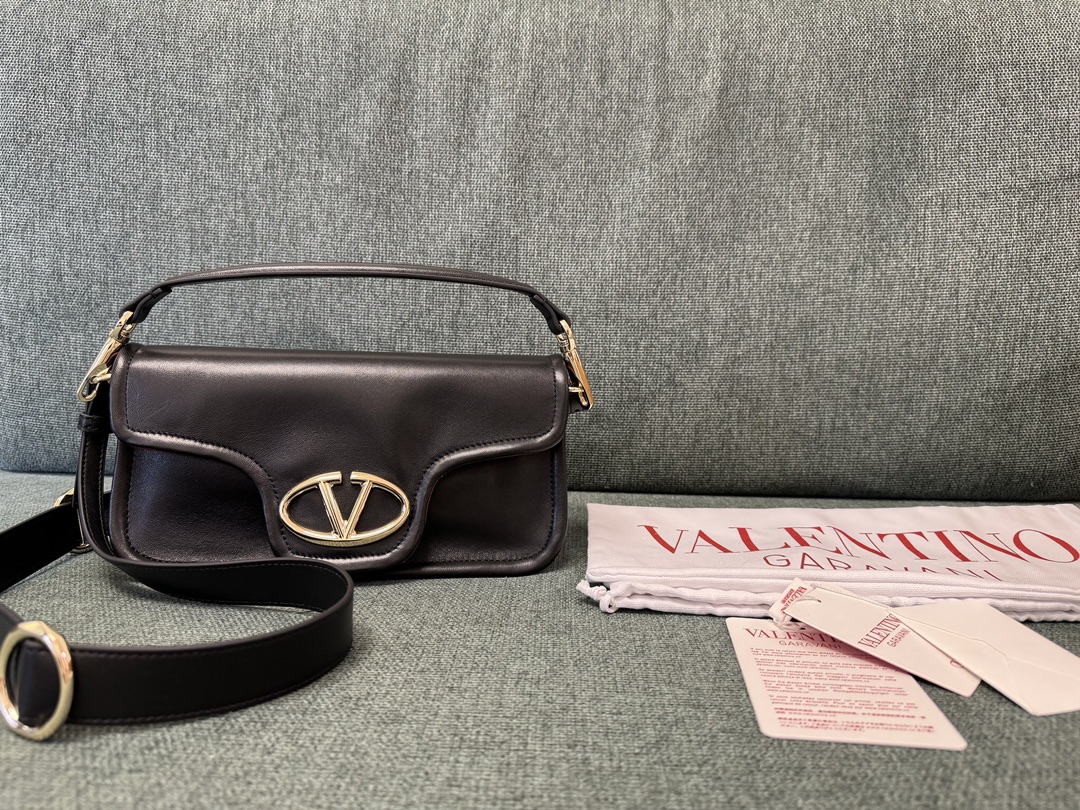 Valentino Vlogo Signature Bag-26*1399CM