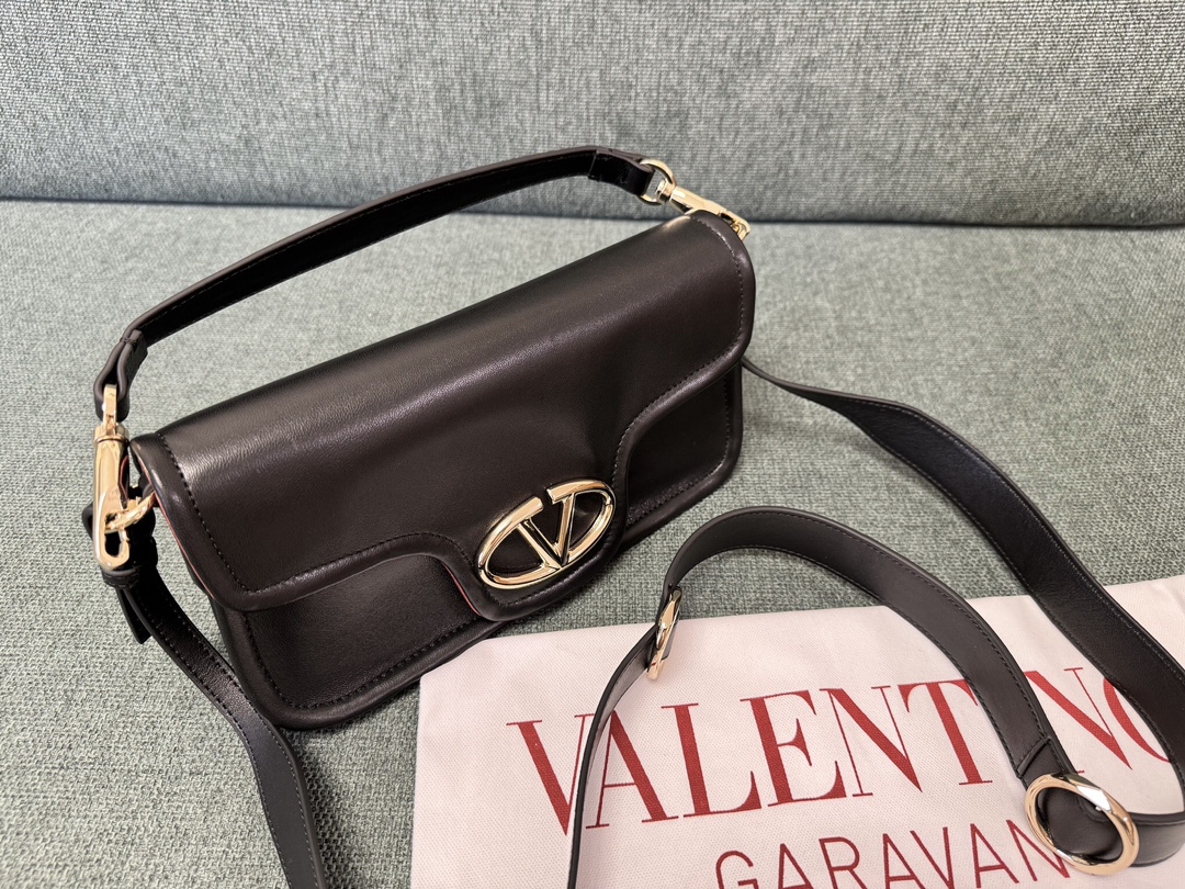Valentino Vlogo Signature Bag-26*1399CM