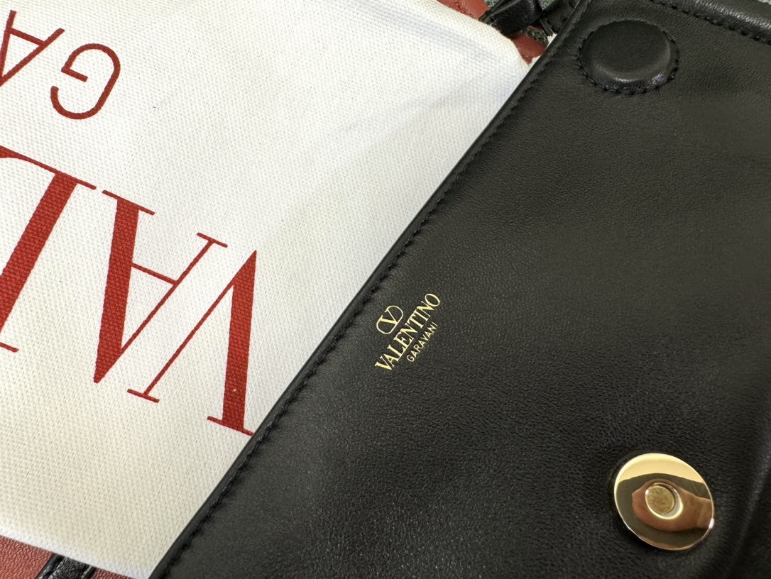 Valentino Vlogo Signature Bag-26*1399CM