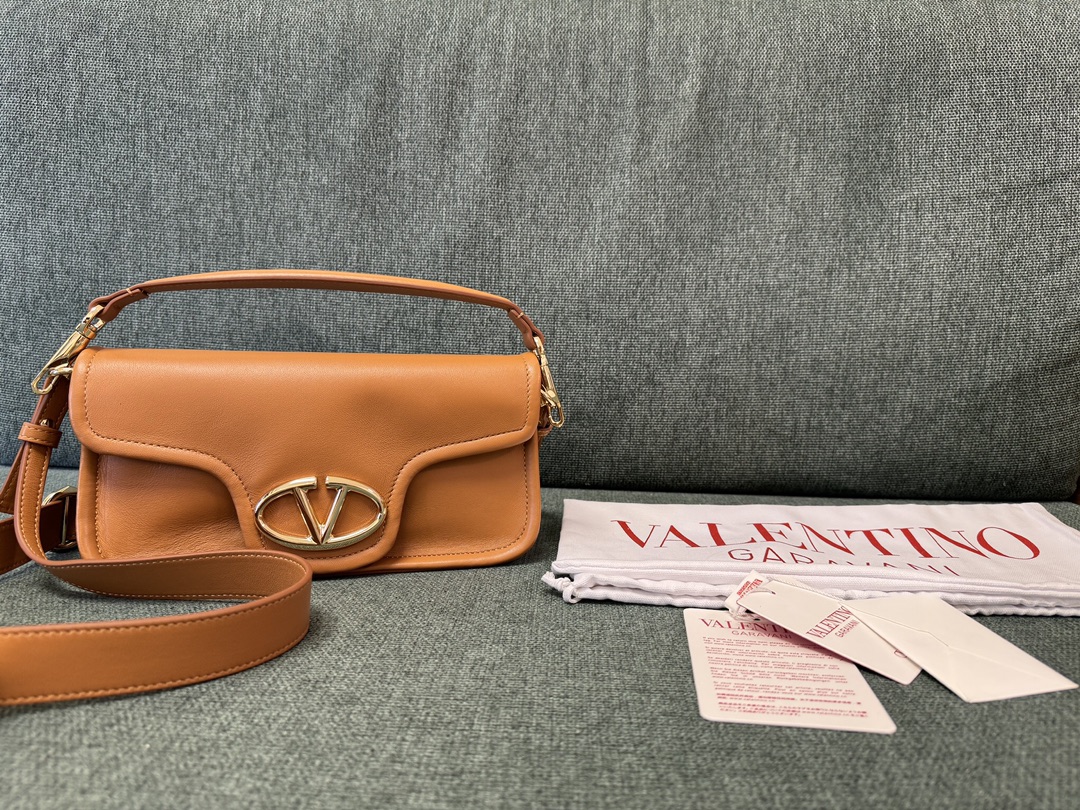 Valentino Vlogo Signature Bag-26*1399CM