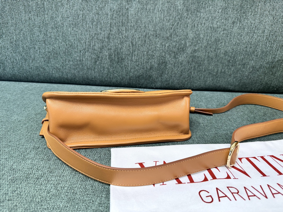 Valentino Vlogo Signature Bag-26*1399CM