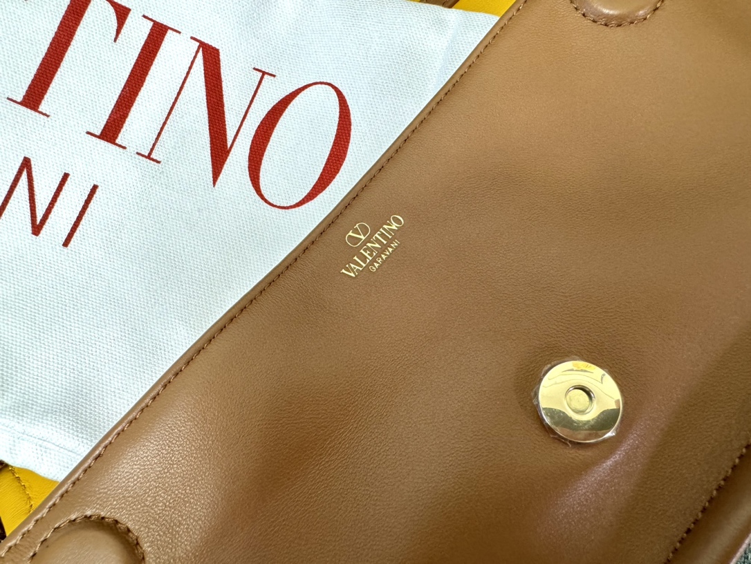 Valentino Vlogo Signature Bag-26*1399CM