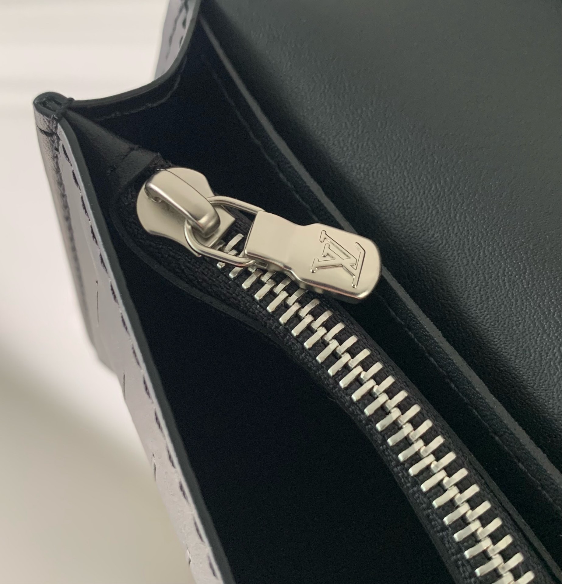 l**is V*t*n brazza wallet-m83335-10 x 19 x 2cm