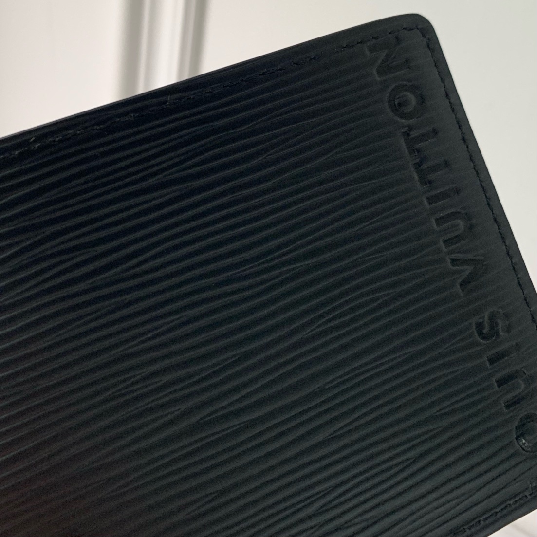 l**is V*t*n wallet-m83333-11.5 x 9 x 1.5cm