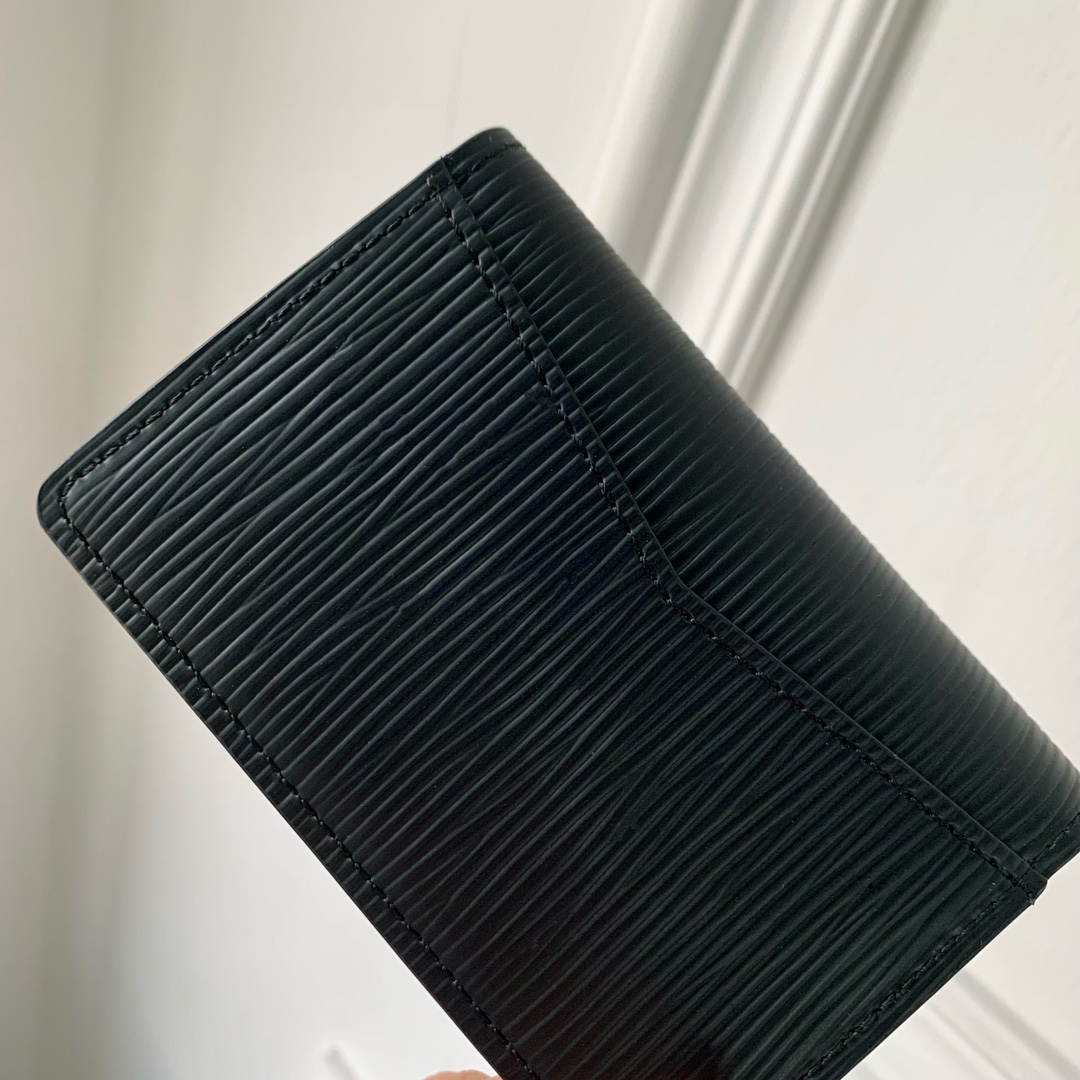 l**is V*t*n wallet-m83330-7.5 x 11.1 x 1cm