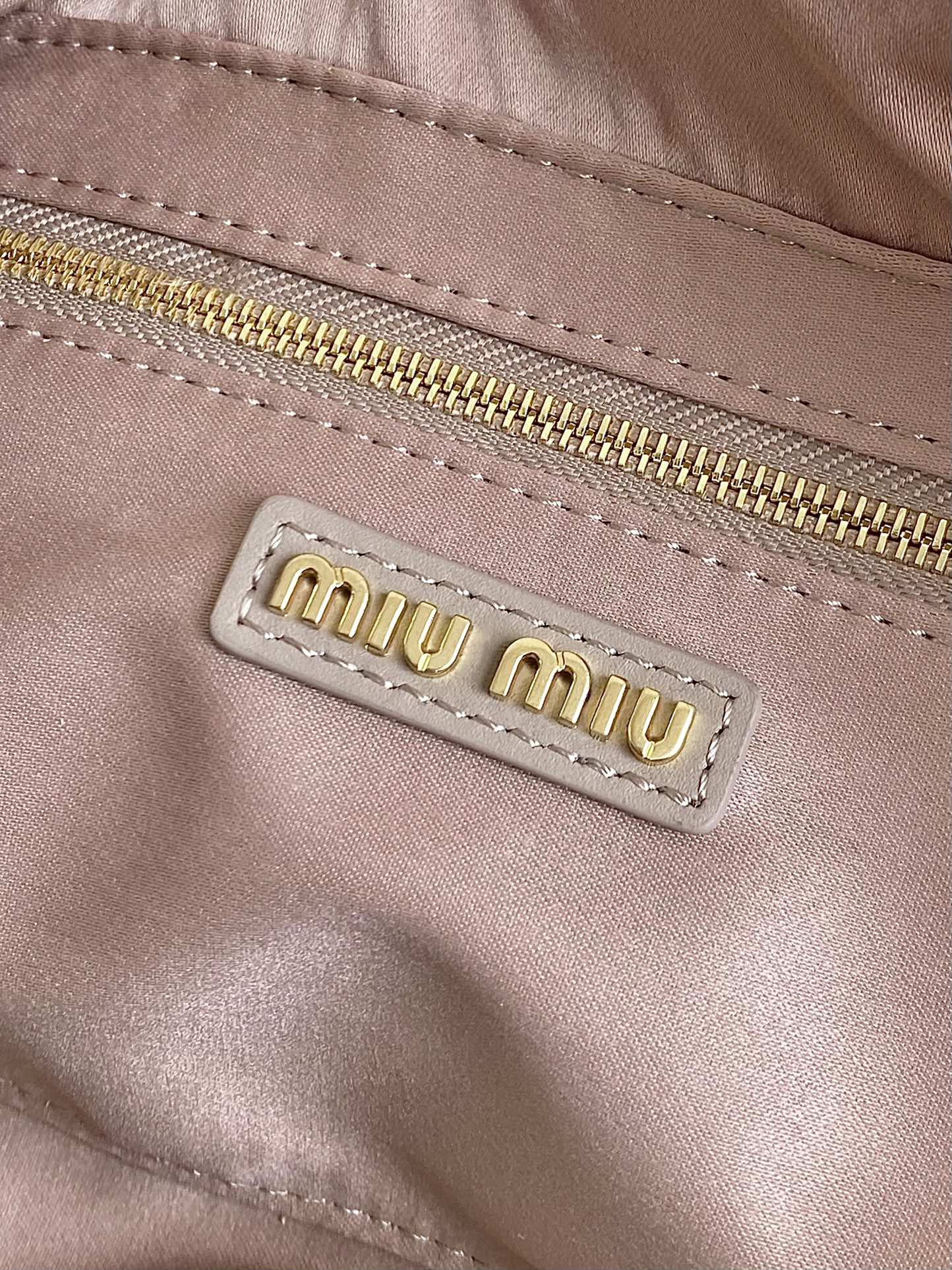 MiuMiu SS24 Softy Padded Bag-27×12×9CM