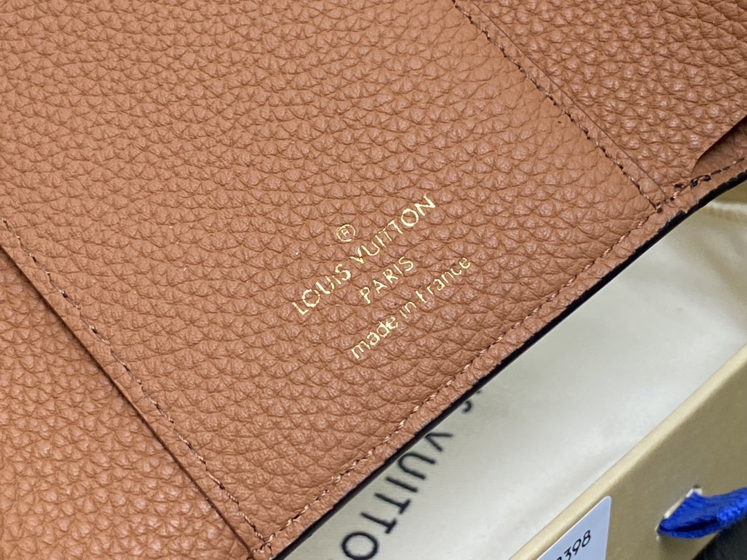 l**is V*t*n victorine on my side12*9.5*2.5cm