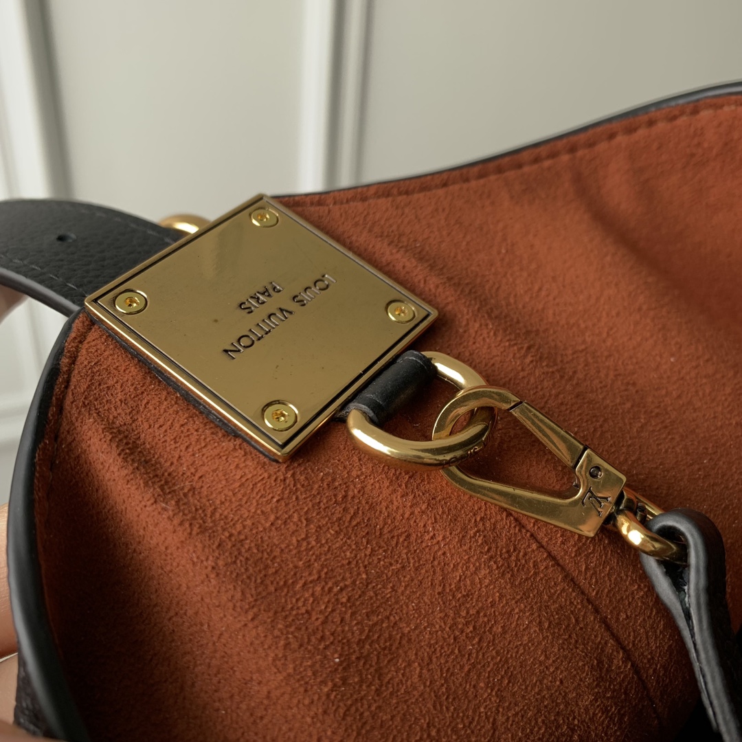 l**is V*t*n low key hobo-m24856-31 x 35 x 18cm