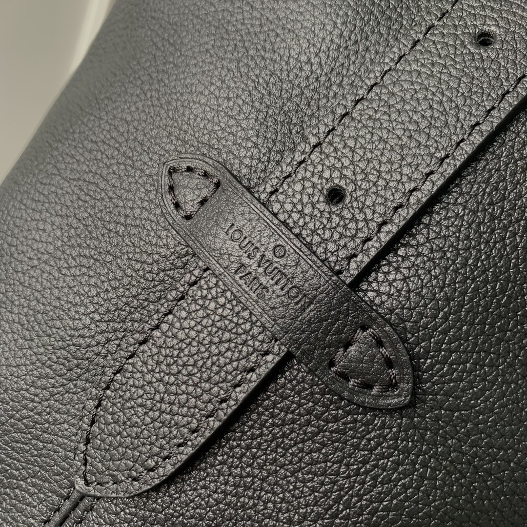 l**is V*t*n low key hobo-m24856-31 x 35 x 18cm