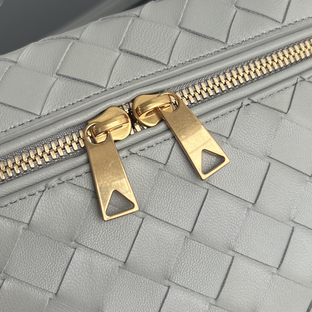 Bo*te*ga ve*ne*ta vanity case bag-22x12.5x5cm