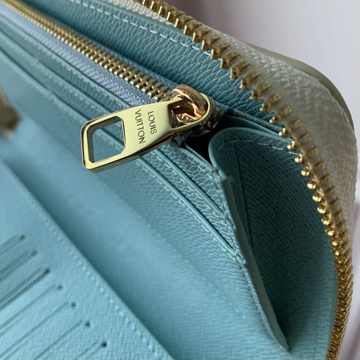 l**is V*t*n zippy wallet n40675-10 x 20 x 2cm