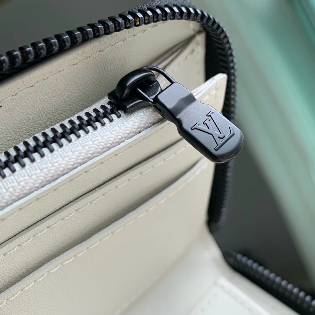 l**is V*t*n zippy wallet n40675-10 x 20 x 2cm