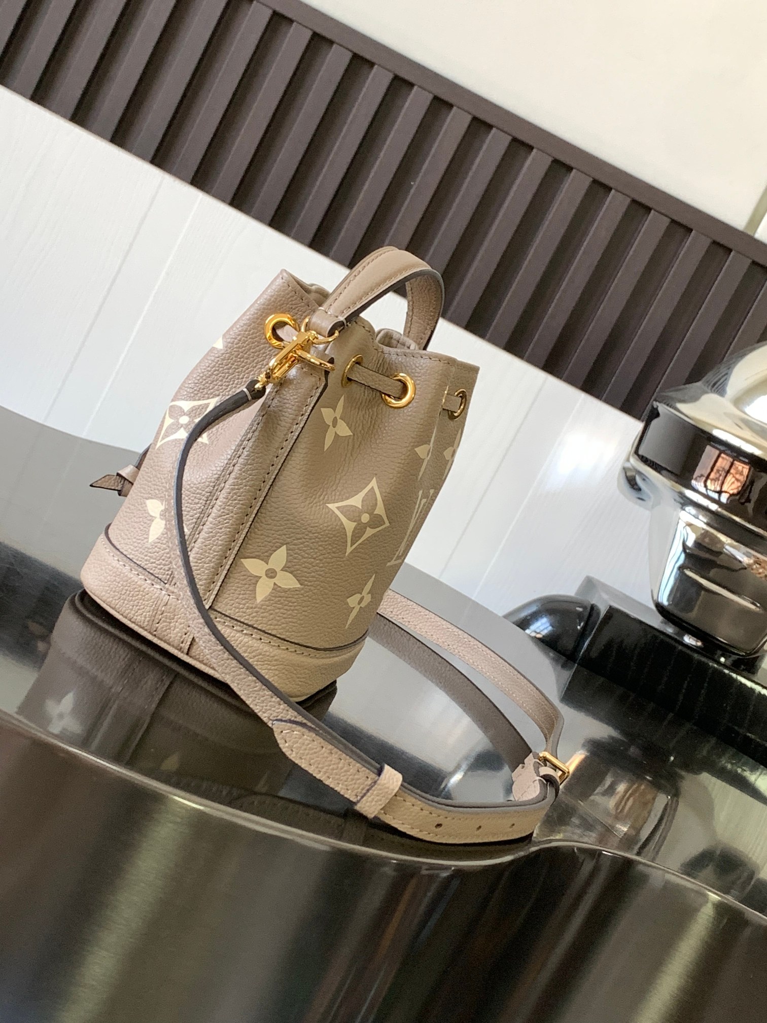 l**is V*t*n nano noé-13 x 16 x 10cm