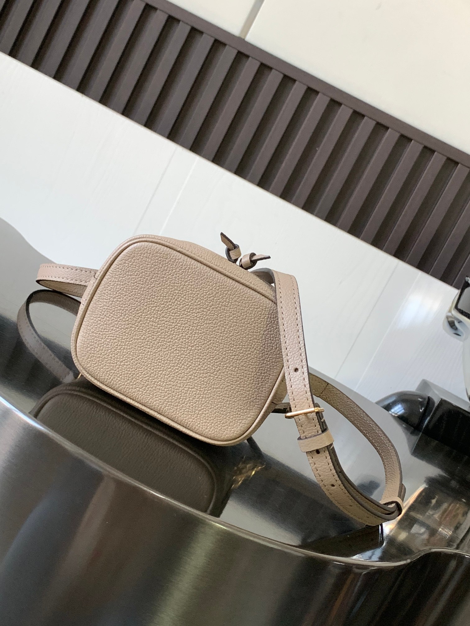 l**is V*t*n nano noé-13 x 16 x 10cm