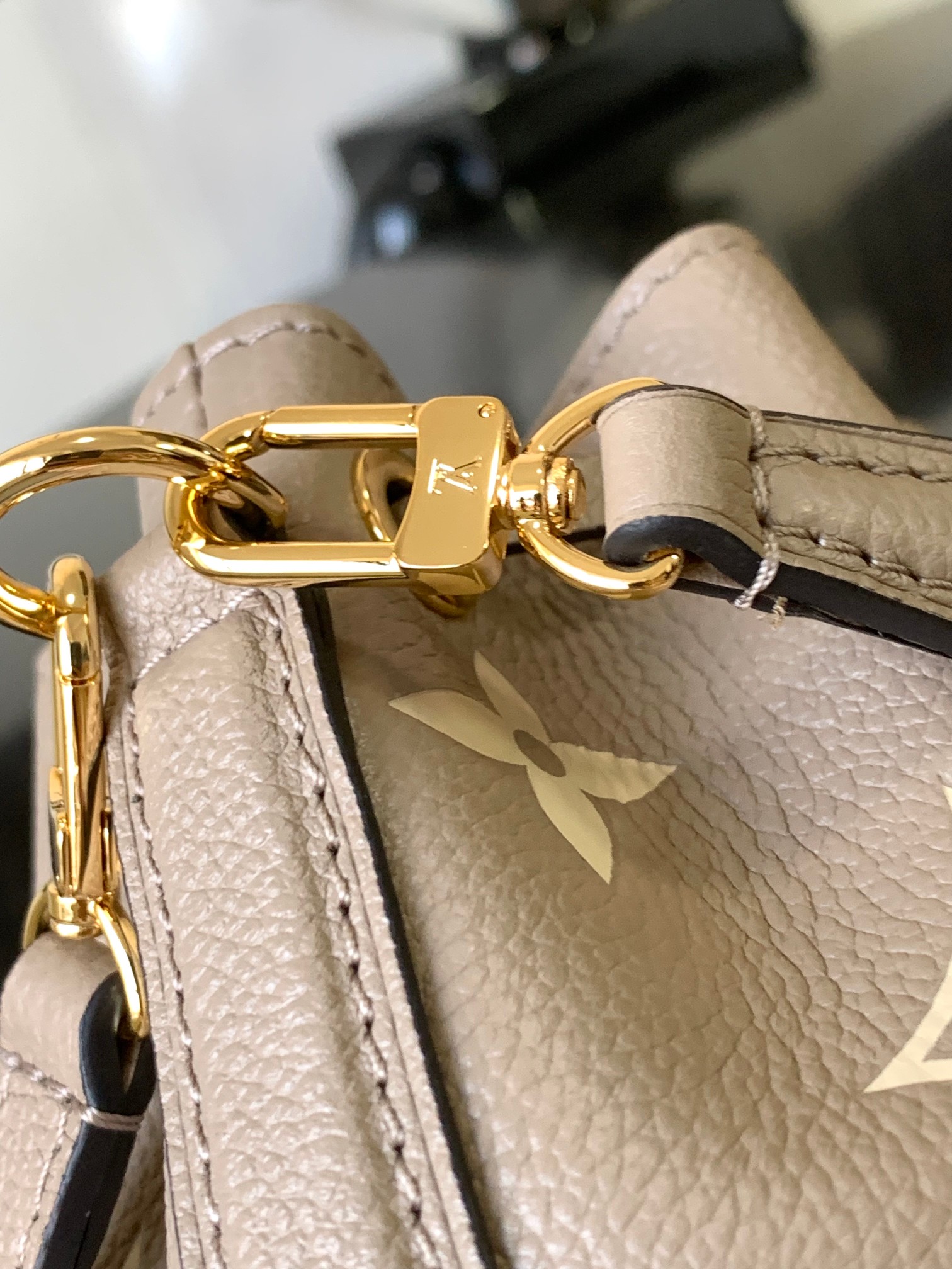 l**is V*t*n nano noé-13 x 16 x 10cm