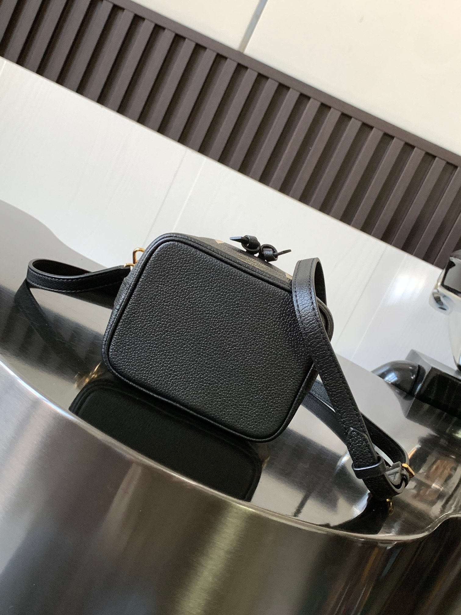 l**is V*t*n nano noé-13 x 16 x 10cm