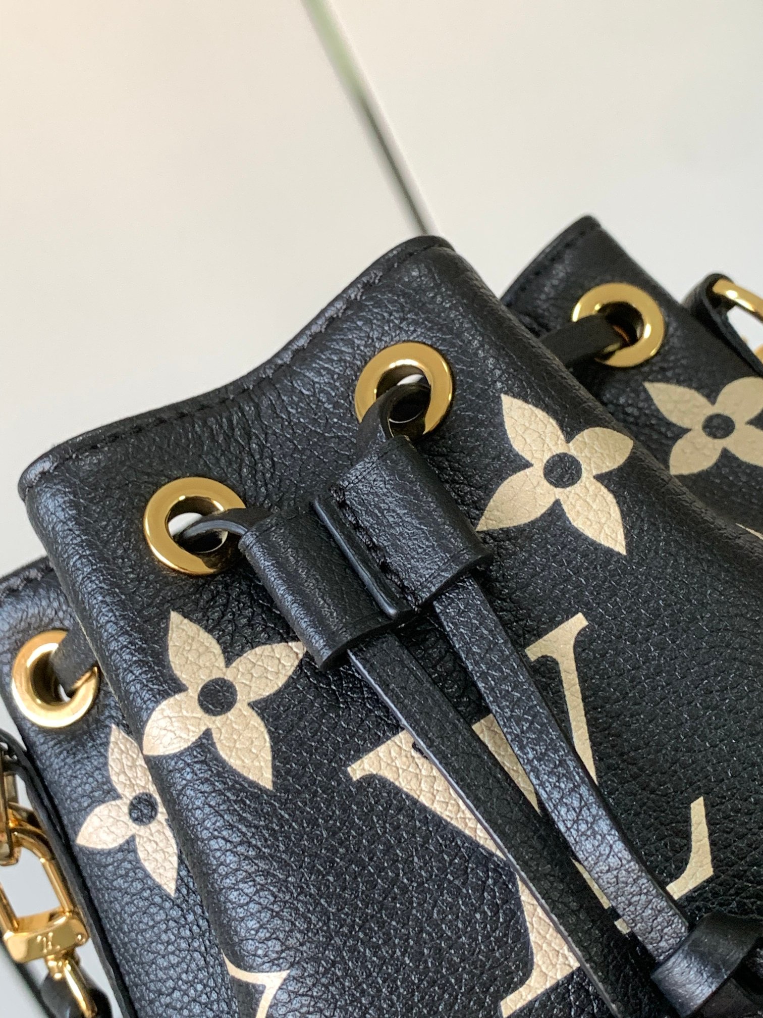 l**is V*t*n nano noé-13 x 16 x 10cm