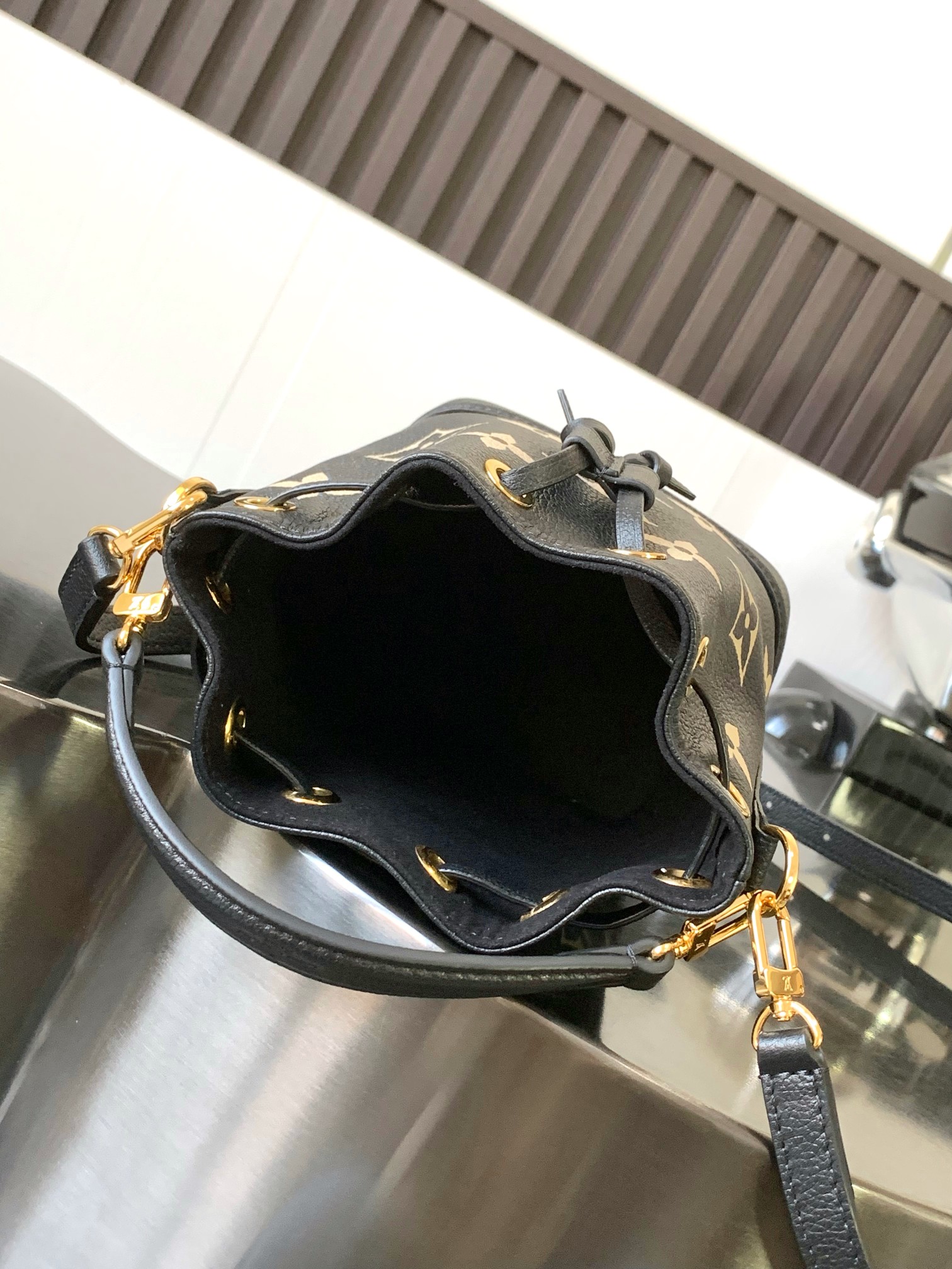 l**is V*t*n nano noé-13 x 16 x 10cm